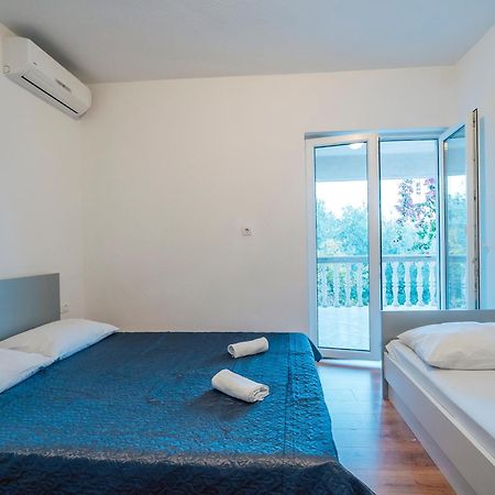 Apt White Idyll, 3 Bedrooms, 3 Bathrooms, Terrace Apt Promajna Exterior photo